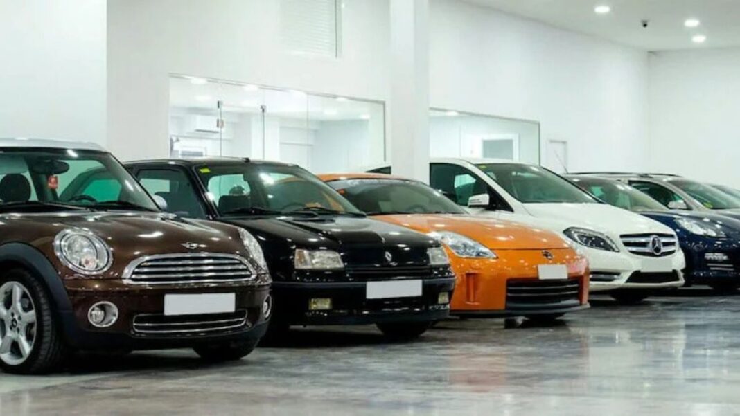 Vehículos de ocasión en exposición